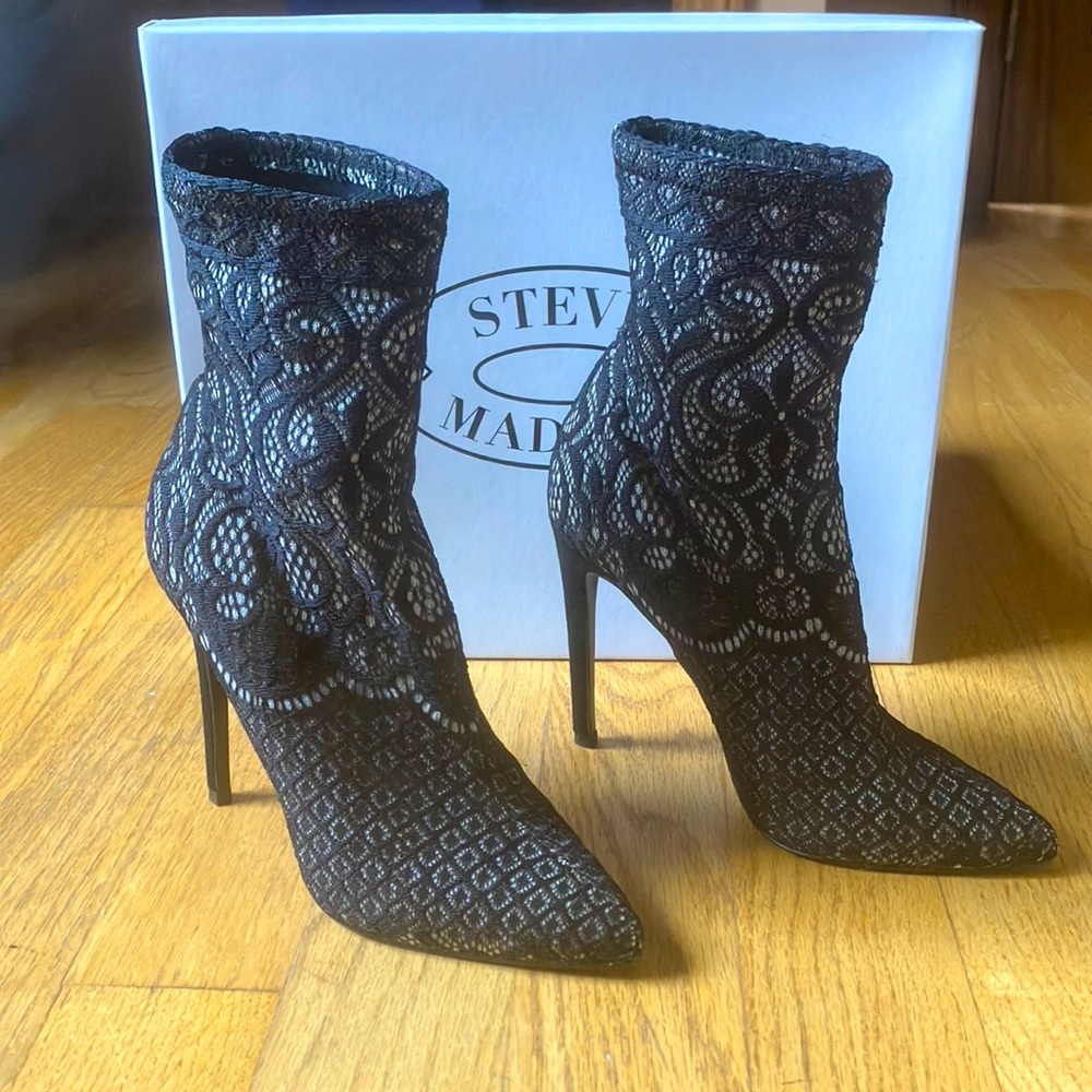 Steve Madden, Lovely Black Lace Bootie, size 7